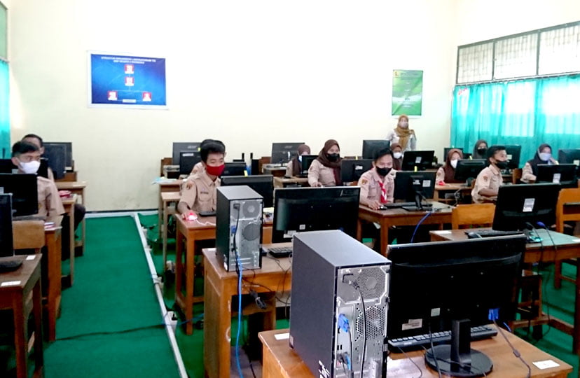 SMP Negeri 2 Eromoko Gelar Praktikum TIK (Teknologi Informasi dan Komunikasi)